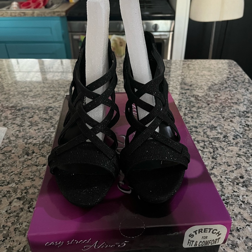 Easy Street Women's Black Glittering Strappy Heels